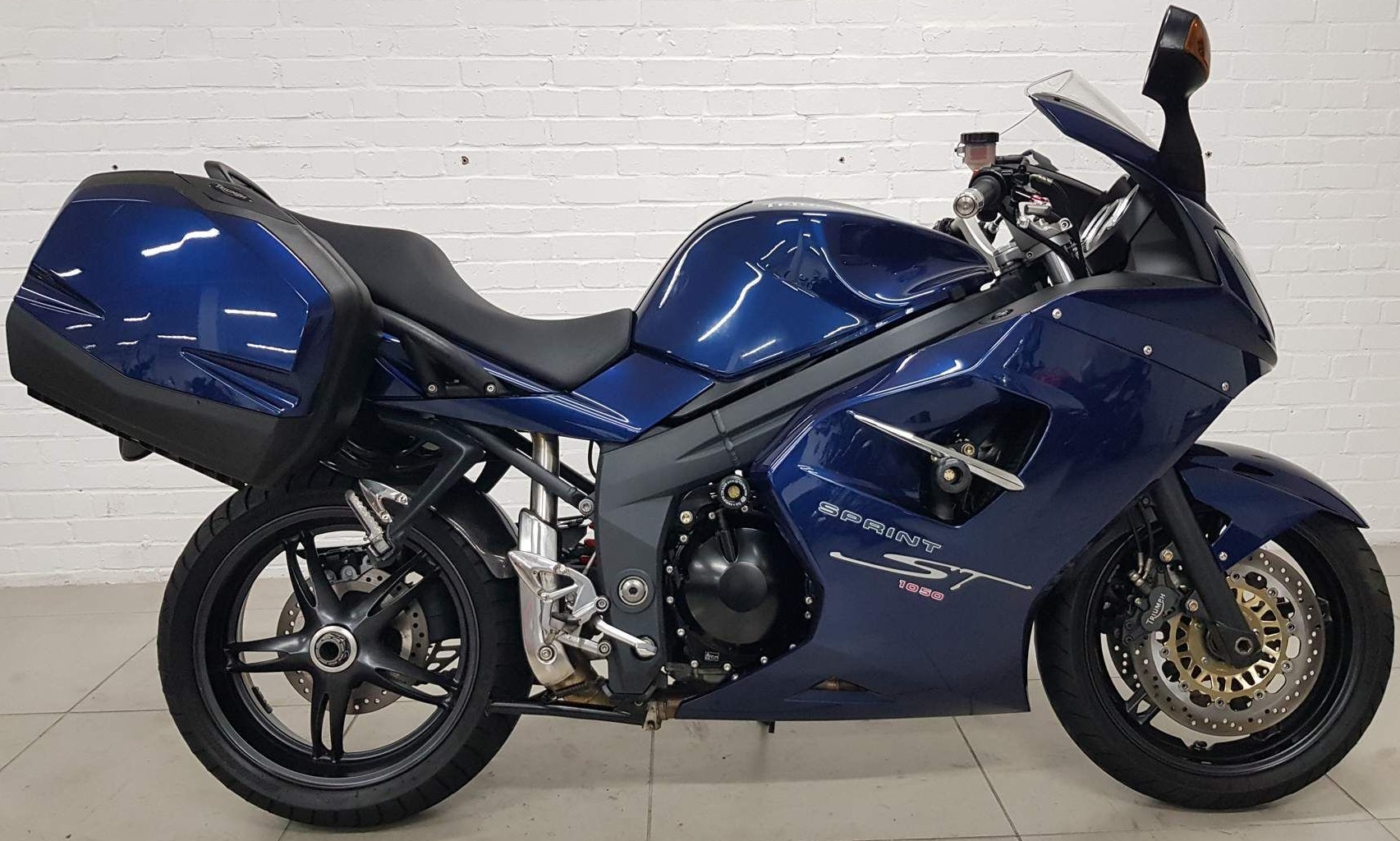 TRIUMPH SPRINT ST 1050