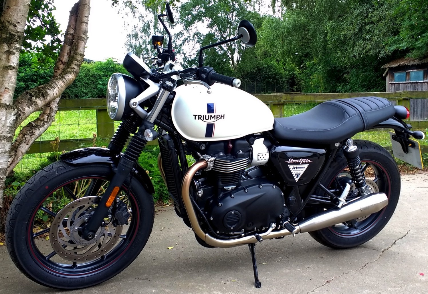 TRIUMPH STREET TWIN 900